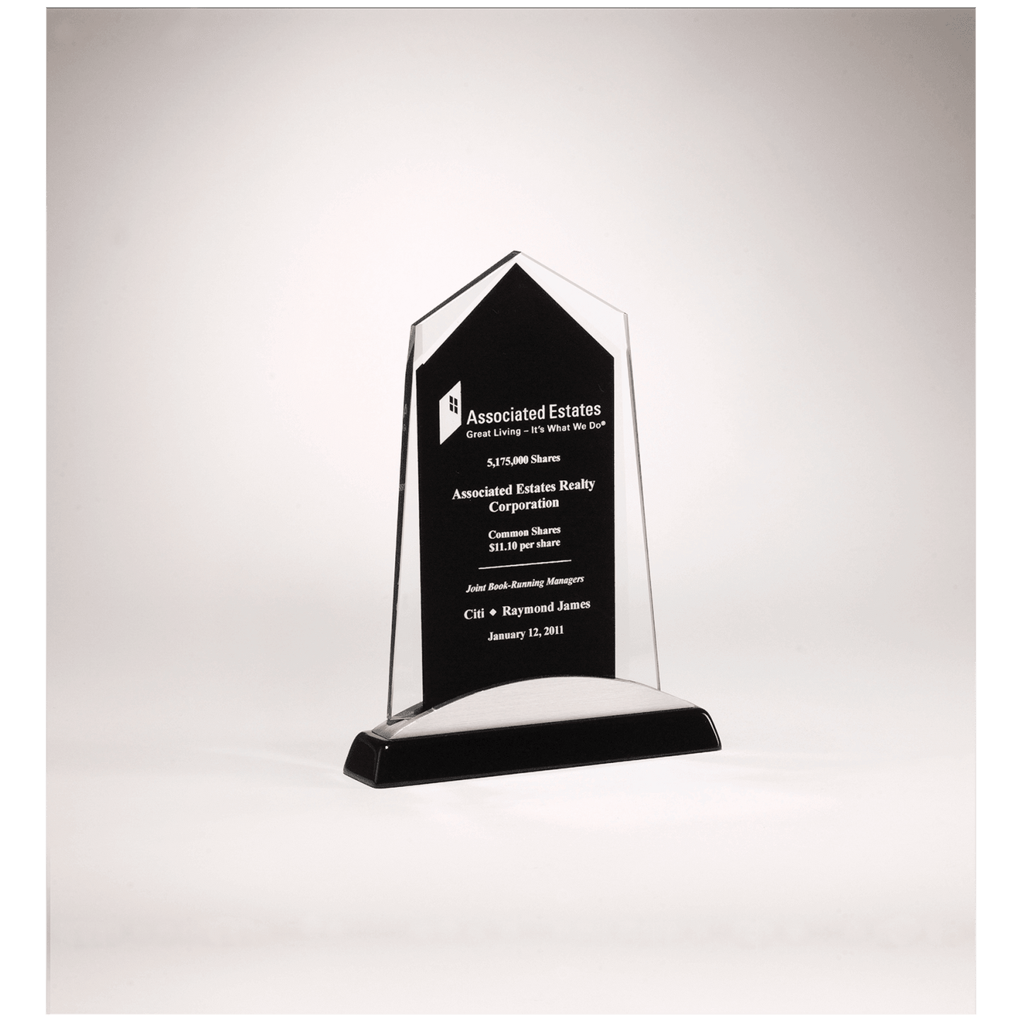 6 5/8" x 7 7/8" Apex Series Glass Award with Black Piano Finish Base