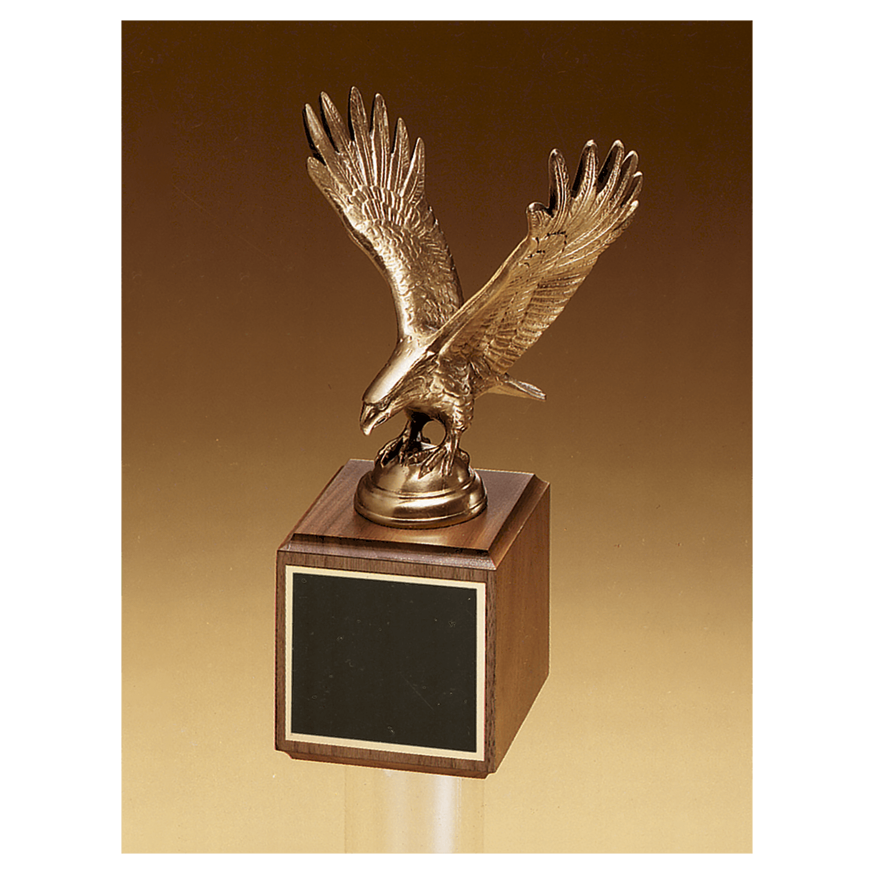 Fully modeled antique bronze eagle casting on a walnut base with a black engravable plate, 10.75 inches tall