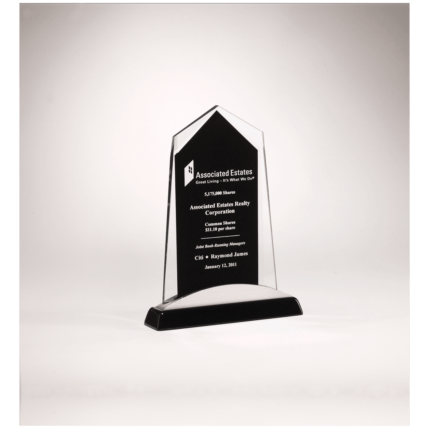 6 5/8" x 7 7/8" Apex Series Glass Award with Black Piano Finish Base