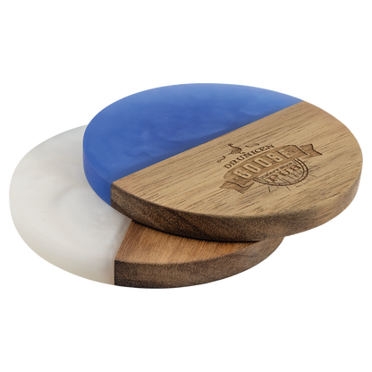 Round acacia coasters in blue pearl and white pearl resin